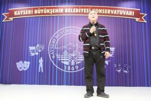 M&uuml;steşar Kemal oyunculuk t&uuml;yoları verdi