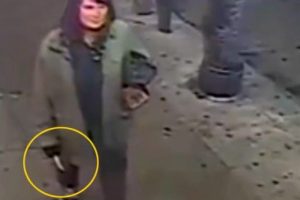 Yoldan ge&ccedil;enleri rastgele bı&ccedil;akladı