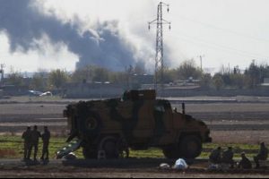 Firari asker Kobani'de &ccedil;atışmada yaralandı