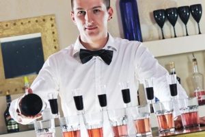 'Alkoll&uuml; İ&ccedil;ecek ve Kokteyl Servisi' dersi i&ccedil;in karar verildi
