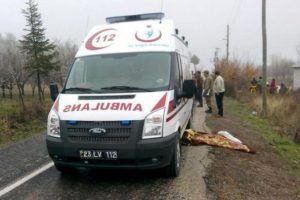Hasta eşine gelen ambulansın altında kalarak can verdi!