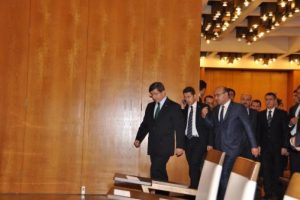 Başbakan, 9 bakanla Atina'ya gitti