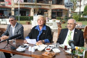 Emine &Uuml;lker Tarhan'a "b&ouml;l&uuml;c&uuml;" su&ccedil;laması