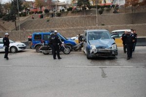 Zincirleme kaza: 2'si asker 5 yaralı