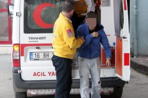 Bursa'da bonzai i&ccedil;en 2 gen&ccedil; hastanelik oldu