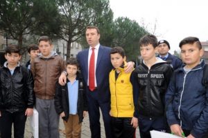 Hem &ouml;ğrenciler hem de okul zabıtaya emanet