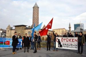 Uygur T&uuml;rkleri'ne destek g&ouml;sterisi