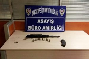 Su&ccedil; makinesi kalaşnikofla yakalandı
