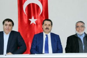 "Suriyelilerin dramını siyasileştirmemek gerek"