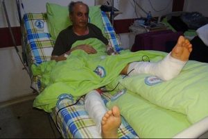 İki ayağını asans&ouml;r boşluğuna kaptıran kişi...