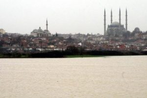 Edirne'de nehirlerin debileri d&uuml;ş&uuml;yor