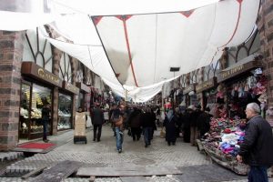 Kapalı &Ccedil;arşı esnafı isyanda