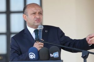 Sanayi &uuml;retimi b&uuml;y&uuml;yor