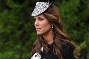 Cambridge D&uuml;şesi Kate'den ziyaret