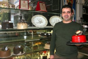 Bursa'da &ccedil;ılgın kampanya! "Kes pastayı, al altını"