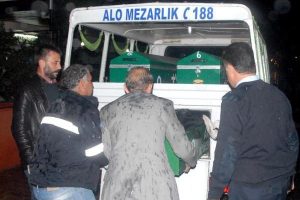 Evinde boğazı kesilerek &ouml;ld&uuml;r&uuml;ld&uuml;