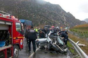Cenaze konvoyunda kaza 3 &ouml;l&uuml;!