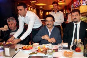 "Sanat&ccedil;ılar siyasete alet edilmemeli"