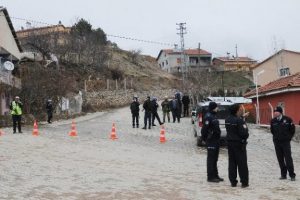 Su kavgasında kan d&ouml;k&uuml;ld&uuml;: 1 &ouml;l&uuml;, 1 yaralı