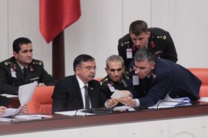 "Profesyonel askerliğe ge&ccedil;meyi doğru bulmuyoruz"