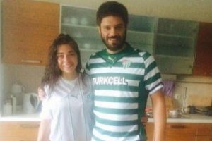 &Ouml;yk&uuml; &Ccedil;elik'e eşinden '&ouml;p&uuml;şme' yasağı
