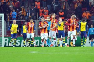 Galatasaray'ın 100.gol&uuml; Sneijder'den