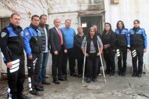 Zor durumdaki aileye emniyet m&uuml;d&uuml;r sahip &ccedil;ıktı