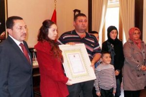 Şehit ailesine evine bağışlayan Ali Dal &ouml;rnek oldu