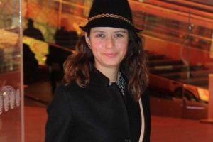 Makyajsız Beren Saat...