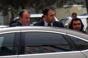 Emniyet M&uuml;d&uuml;r&uuml;'n&uuml;n makam aracına otomobil &ccedil;arptı