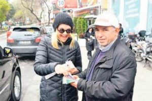 Derya Baykal 10 tane bilet aldı...