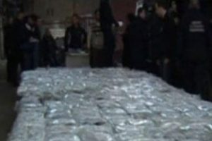 Sınır kapısında 1 ton uyuşturucu ele ge&ccedil;irildi