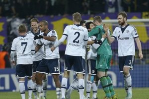 Schalke tek golle bileti cebine koydu!