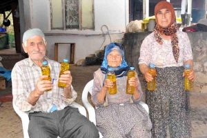 Atalarının teknolojisiyle zeytinyağı &uuml;retiyorlar