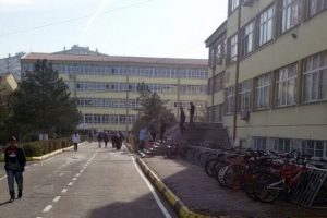 Kantinden aldıkları yiyecekler zehirledi