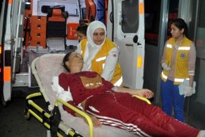 Cezaevi'nden izinle &ccedil;ıkıp boşanmak isteyen eşini bı&ccedil;akladı!