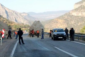 100 tonluk kaya karayoluna d&uuml;şt&uuml;