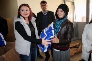 &Ccedil;iğdem &ouml;ğretmen 321 &ouml;ğrencisine kanat gerdi