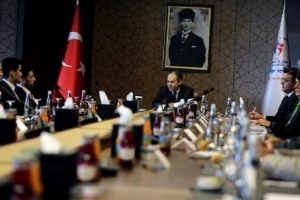Bakan Kılı&ccedil; Milli k&uuml;rek&ccedil;ileri kabul etti
