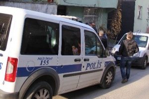 &Ouml;z&uuml;rl&uuml; oğlu ile yaşayan kadın evinde &ouml;l&uuml; bulundu