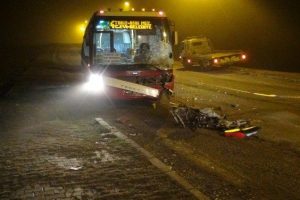 Halk otob&uuml;s&uuml; ile motosiklet &ccedil;arpıştı: 1 &ouml;l&uuml;