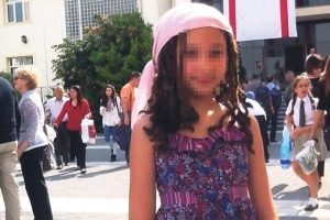 Şizofren amcası &uuml;&ccedil;&uuml;nc&uuml; kattan attı!