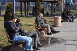 Erzurumlular Aralık g&uuml;neşinin tadını &ccedil;ıkarıyor