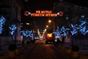 'Ne Mutlu T&uuml;rk&uuml;m Diyene' tabelası krizi