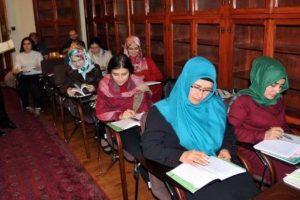 Tarihi k&uuml;t&uuml;phanedeki Osmanlıca kursuna yoğun ilgi