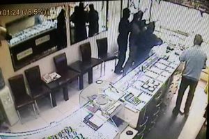 Uzun namlulu kuyumcu soyguncuları yakalandı!