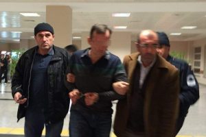 Karısını &ouml;ld&uuml;ren doktor hastaneye sevk edildi