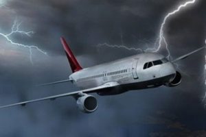 U&ccedil;ağa yıldırım &ccedil;arptı!