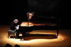 Fazıl Say anne hasretini konserde giderdi