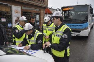 Otob&uuml;slere kış lastiği uygulaması